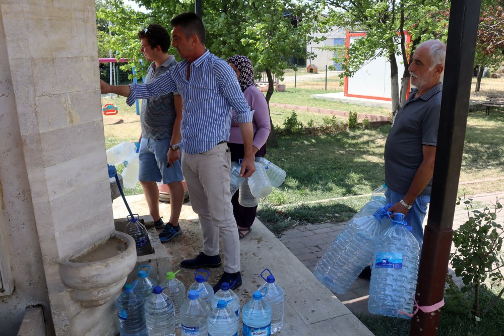 İlçede su sıkıntısı: Çeşmeler ücretli hale getirildi