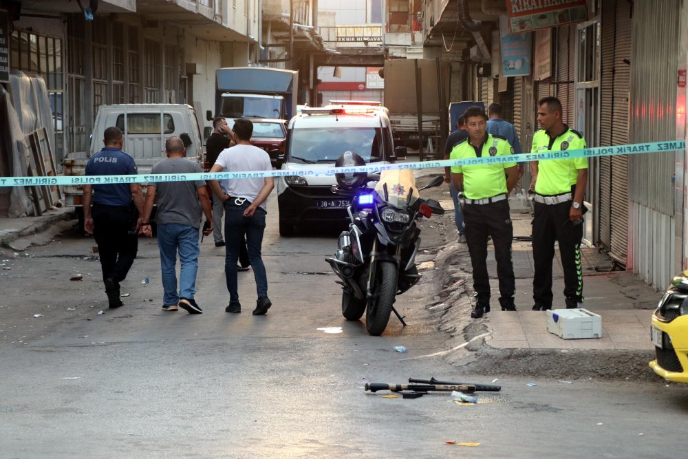 Kıraathanede silahlı çatışma: 1’i polis 2 yaralı