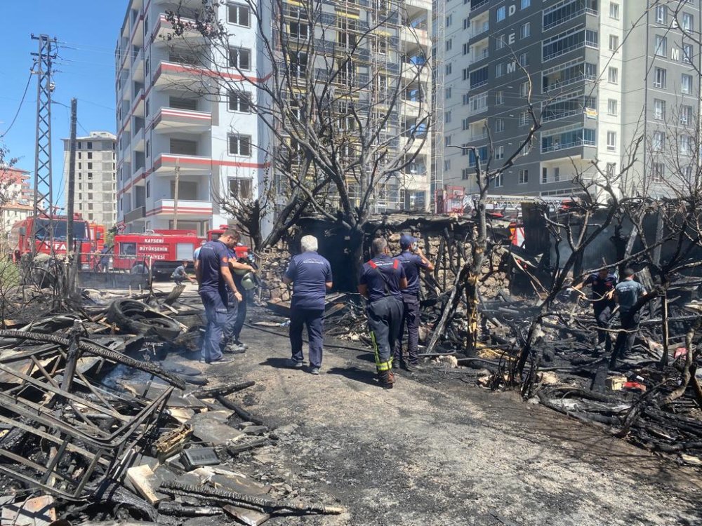 Çocukların attığı torpil, evi yaktı