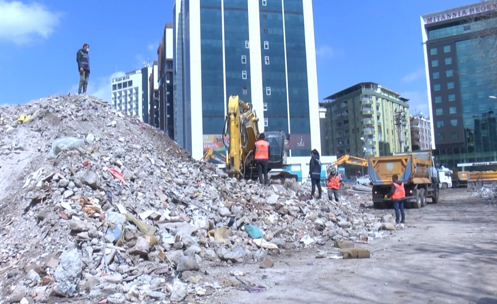 Depremde 89 kişiye mezar olmuştu: Yıkık yere 6 ay sonra elektrik faturası