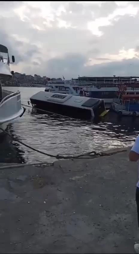 İETT otobüsü denize düştü