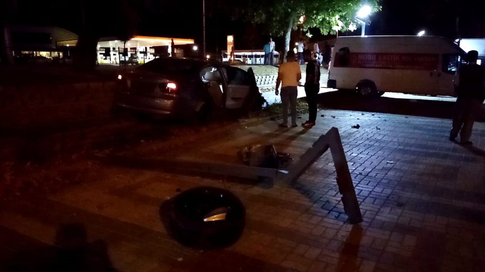 Kaza yapan araç, binanın otoparkına düştü: 5 yaralı