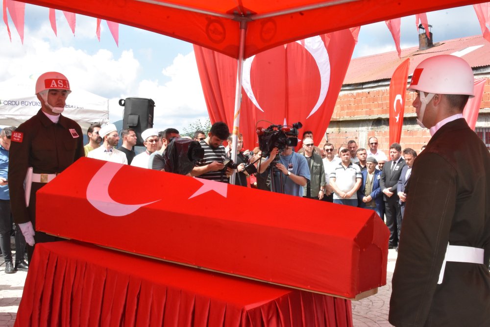 2 gün sonra doğum günüydü...Şehit uzman çavuş, son yolculuğuna uğurlandı