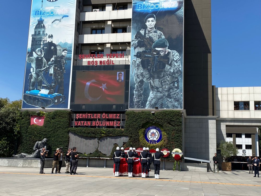 Şehit Telli için İstanbul Emniyet Müdürlüğü'nde tören