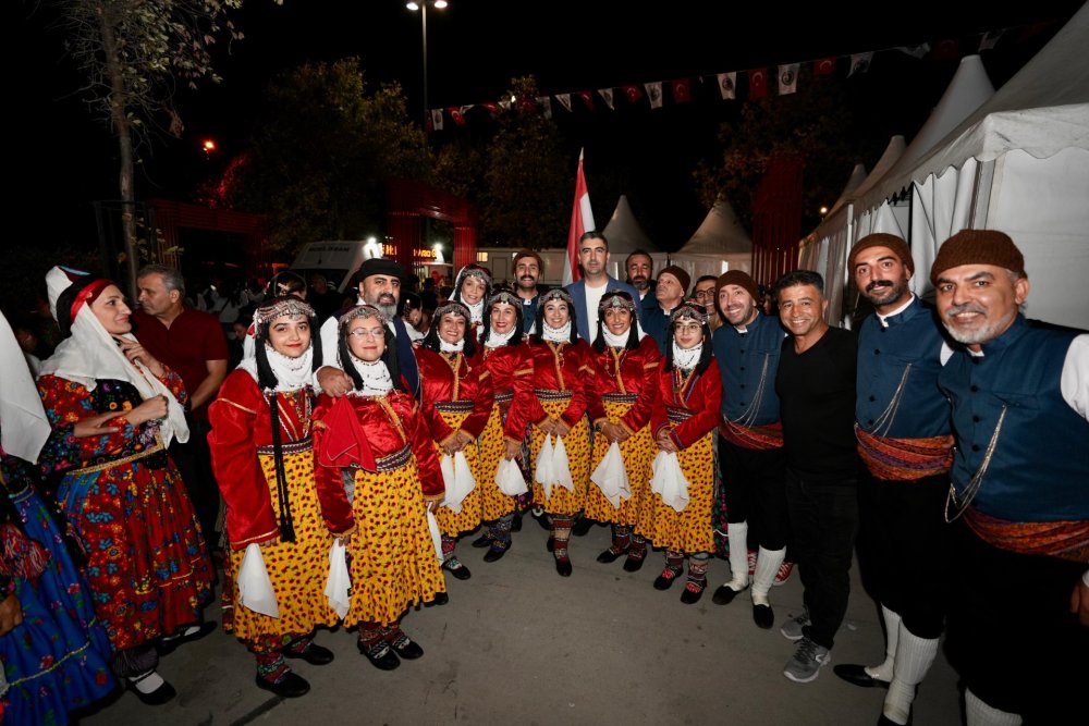 Kartal’da 2. Uluslararası Halk Oyunları Festivali başladı