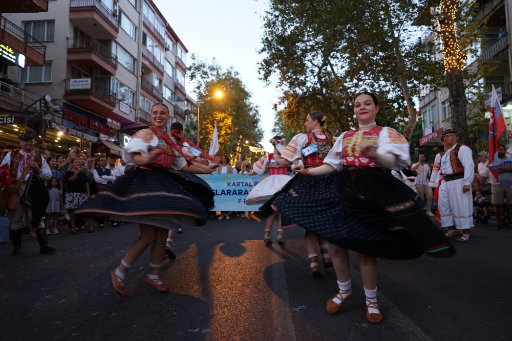 Kartal’da 2. Uluslararası Halk Oyunları Festivali başladı