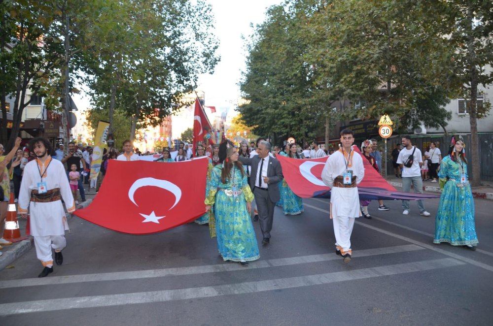 Kartal’da 2. Uluslararası Halk Oyunları Festivali başladı