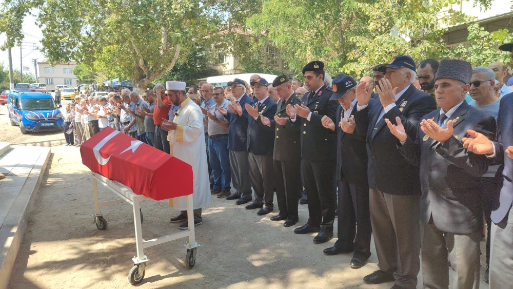 Kıbrıs gazisi, son yolculuğuna uğurlandı