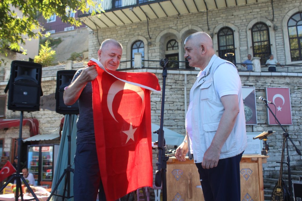 Ümit Özdağ, 'İstiklal Yolu Zafer Yürüyüşü'ne başladı