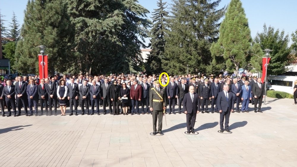 Baro başkanı törende fenalaşıp yere yığıldı