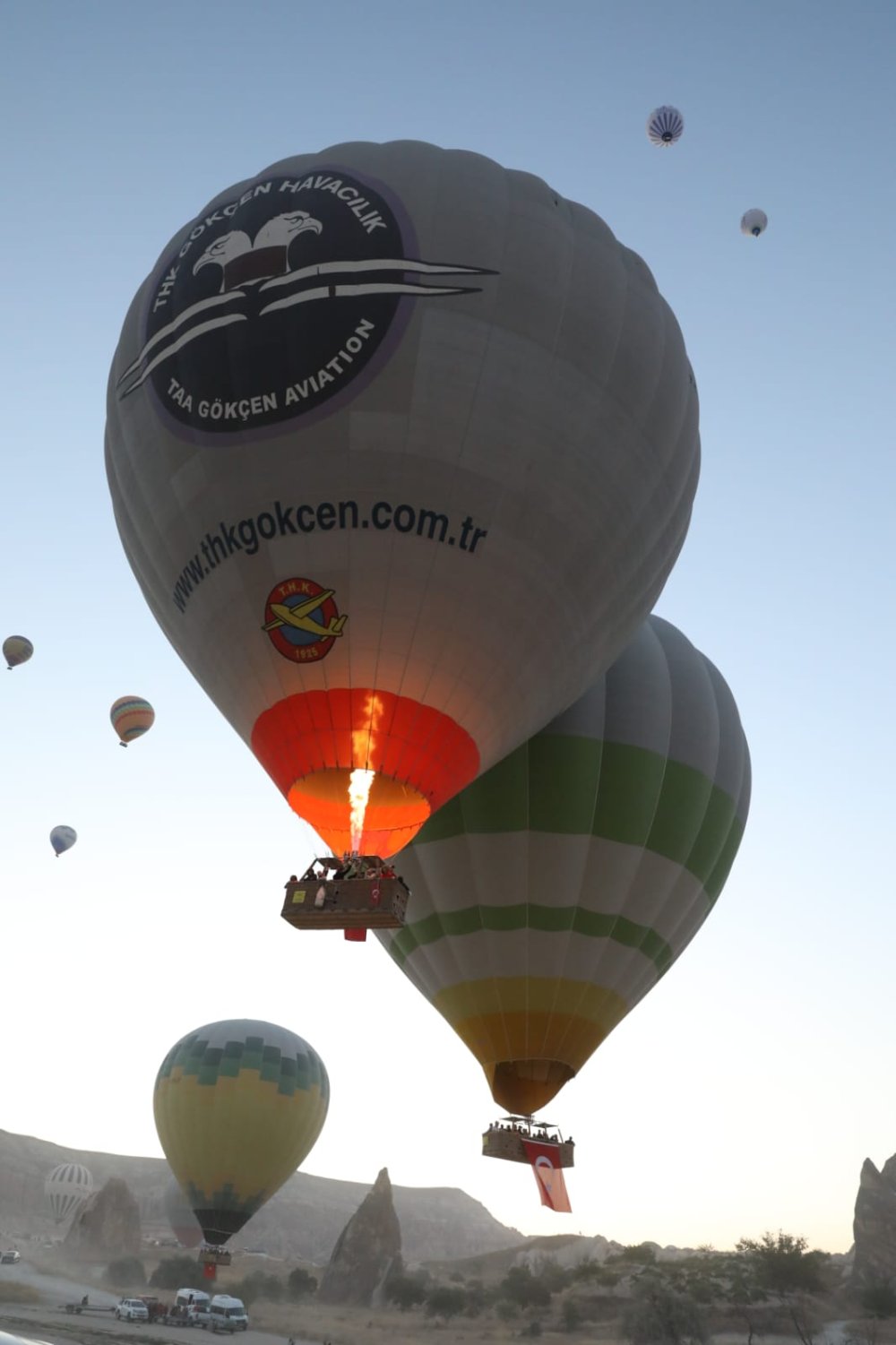 Kapadokya'da balonlar, Türk bayraklarıyla havalandı