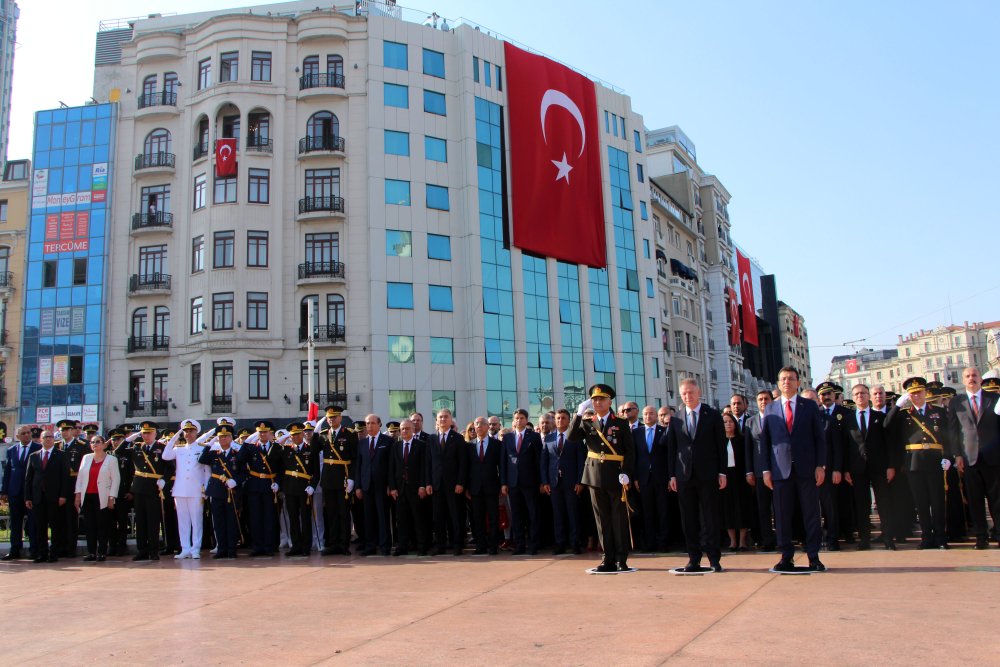 Taksim'de 30 Ağustos Zafer Bayramı töreni düzenlendi