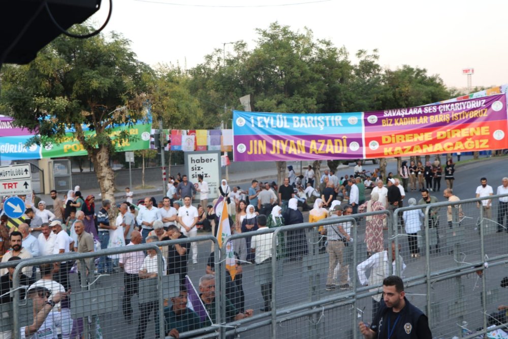 DBP Eş Genel Başkanı Aydeniz ile polis müdürü arasında tartışma