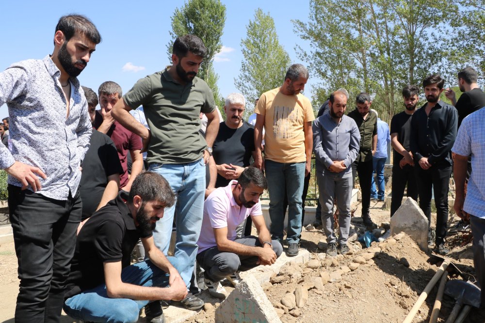 Marketteki bıçaklı saldırıda hayatını kaybetmişti, memleketinde toprağa verildi