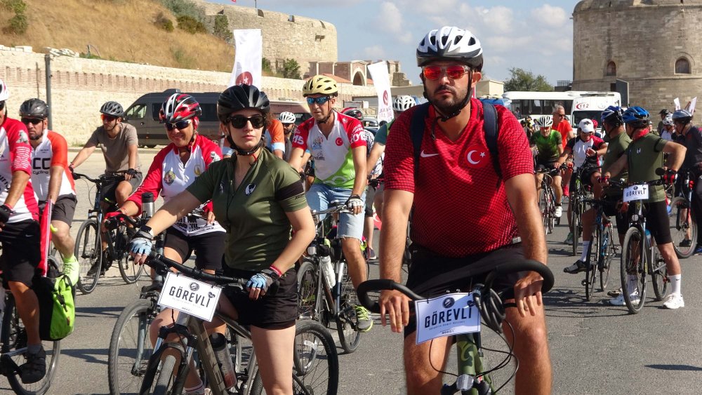 Şehitleri anmak için saygı sürüşü düzenlendi