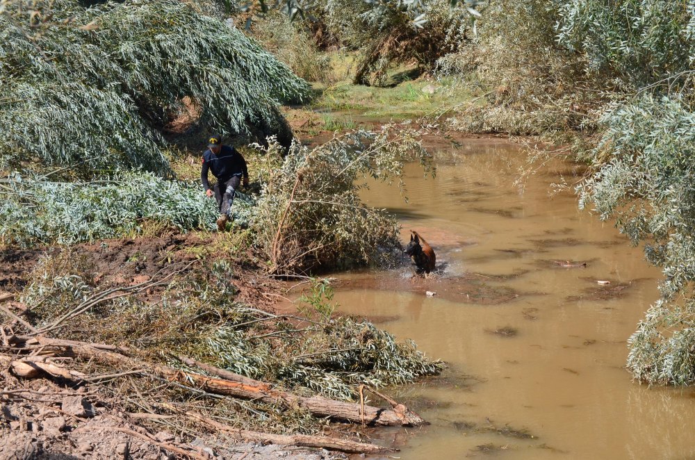 Selde kaybolan Asel bebek, 250 kişilik ekip ve 6 kadavra köpeğiyle aranıyor