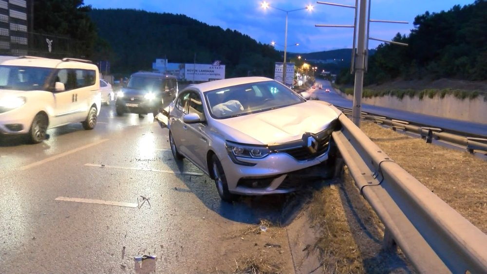 Kaza yapan sürücü yaralı arkadaşını bırakıp kaçtı