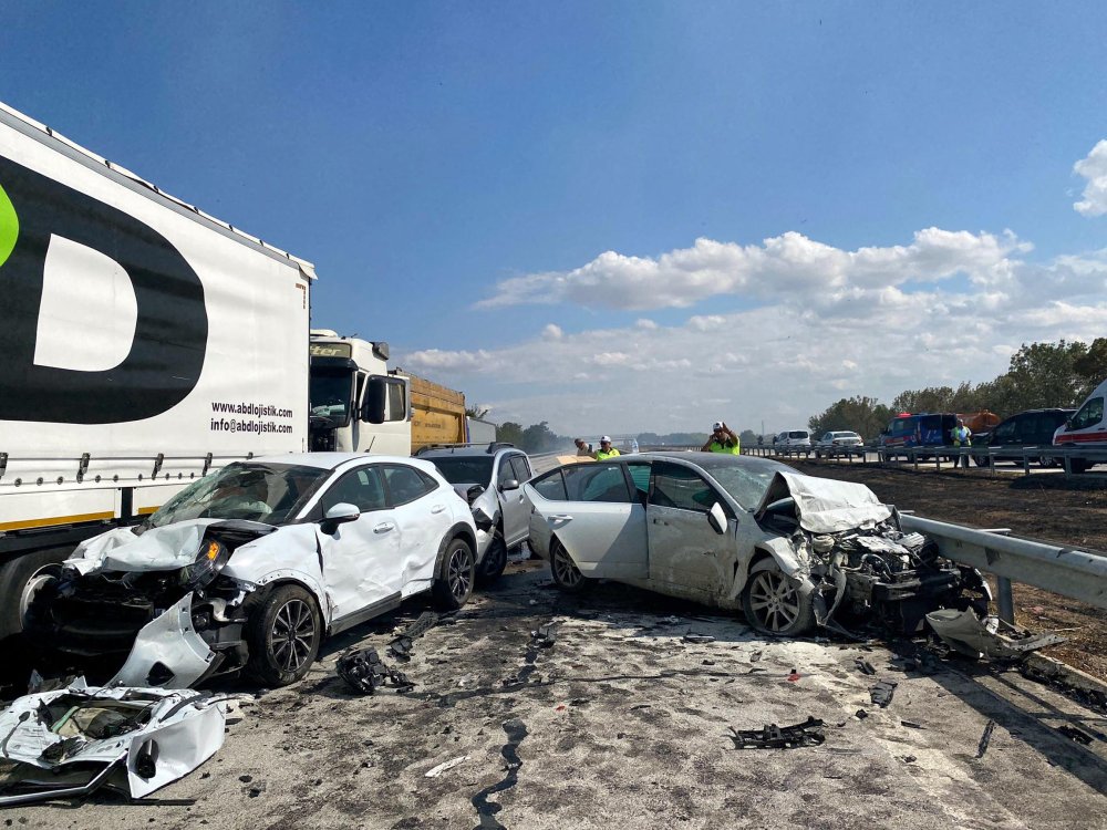 Anız ateşinin dumanı TEM'i kapladı! Zincirleme kaza: 1 ölü, 36 yaralı