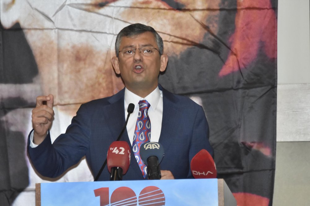 Özgür Özel: Biz onun karşısında, bunun yanında değiliz!