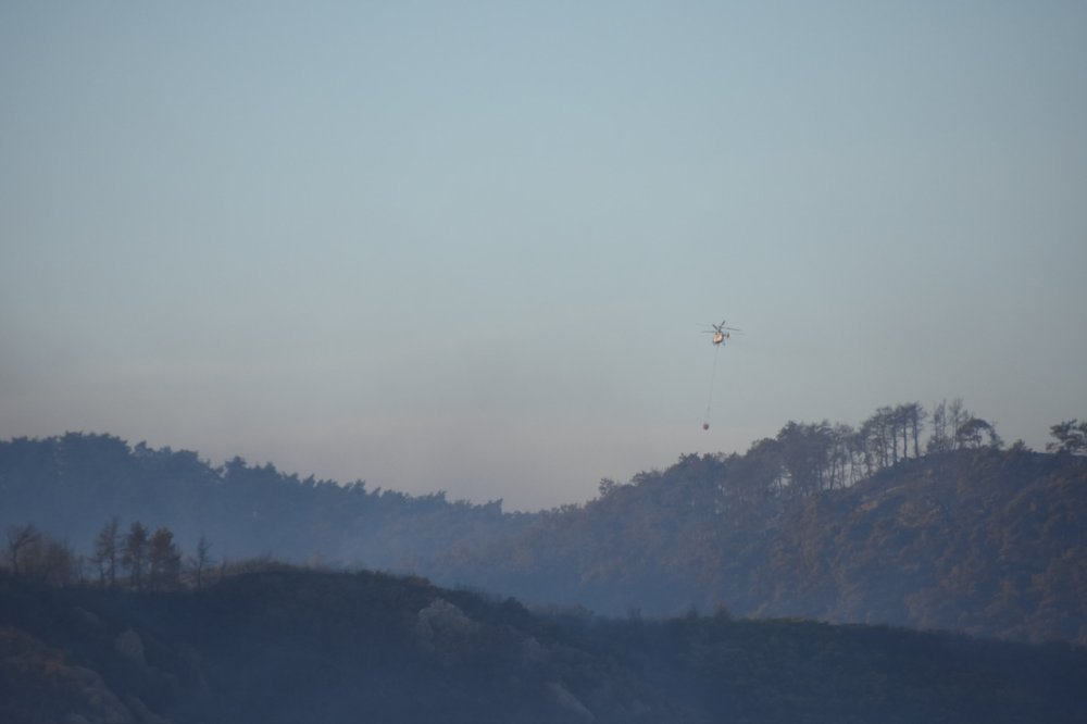 Yangına müdahale eden helikopter baraja düştü!