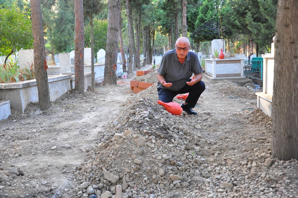 Torununun cenazesini bisküvi kutusunda verdiler: 'Dünyam başıma yıkıldı'