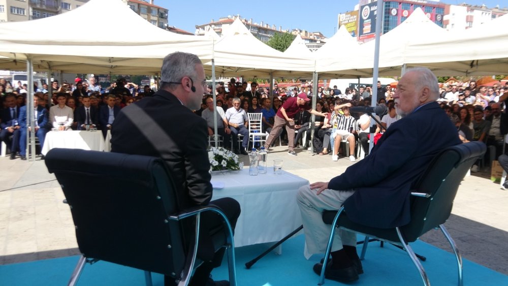 Mikrofonu bozulması İlber Ortaylı'yı kızdırdı: Bu işler kanun nizam yazmakla olmuyor