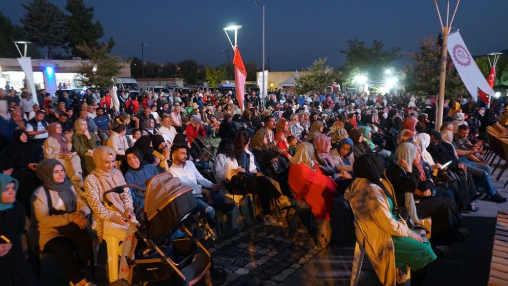 Yılda 2 kez gerçekleşiyor: 5 dakika boyunca izlendi