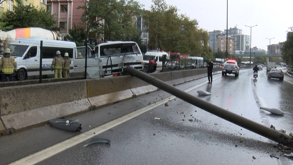 Mazot yüklü tanker ile beton mikseri çarpıştı, dumanlar yükseldi