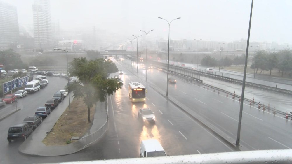 İstanbul'da yağmur etkili oluyor