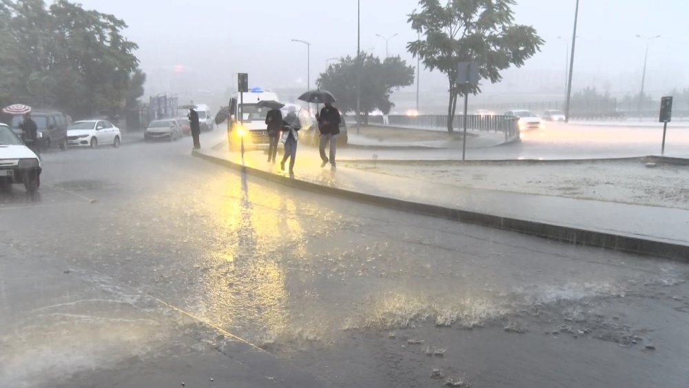 İstanbul'da yağmur etkili oluyor