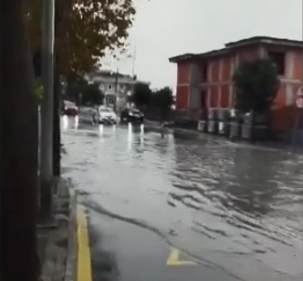 Su birikintileri trafik kazasına neden oldu