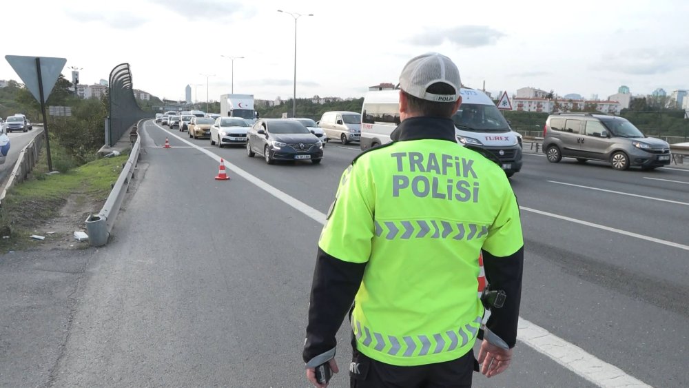 Polisinden çakarlı araçlara denetim