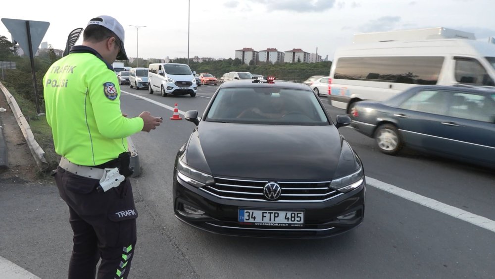 Polisinden çakarlı araçlara denetim