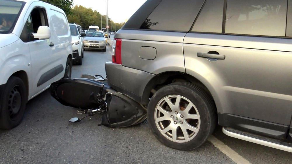 Ters yöne girmeye çalışan cipe motosikletli çarptı: 1 yaralı