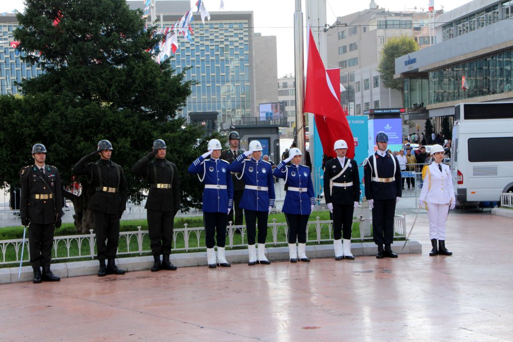 İstanbul'un kurtuluşunun 100. yılı Taksim'de kutlandı