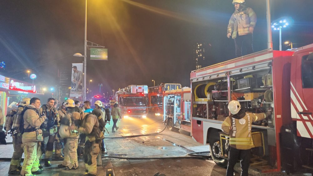 İş merkezinin bodrum katında yangın; 1 kişi hastanaye kaldırıldı