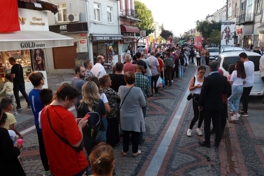 Edirne'de sokaklarda ciğer kuyruğu oluştu