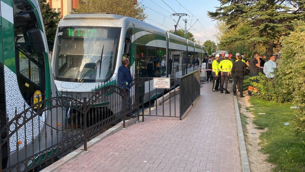 Dengesini kaybedip tramvaya düşen kadın hayatını kaybetti