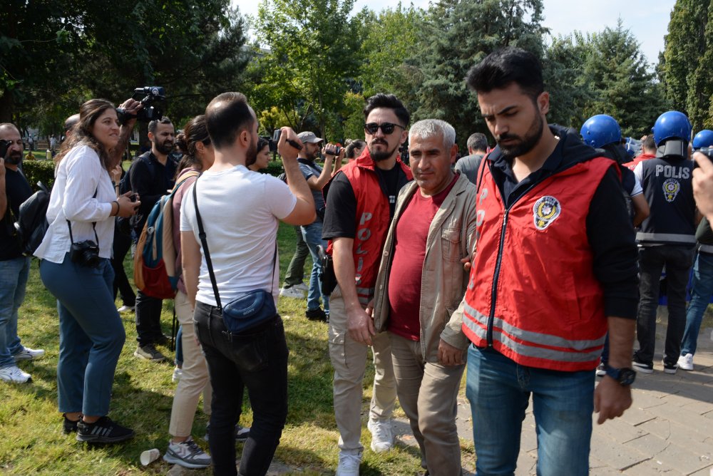 Öcalan yürüyüşü: Polis müdahale etti, aralarında vekillerinde olduğu 90 kişi gözaltında