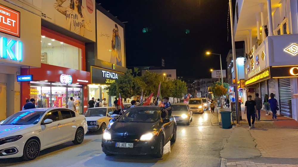 Araç konvoyu ile İsrail'e protesto