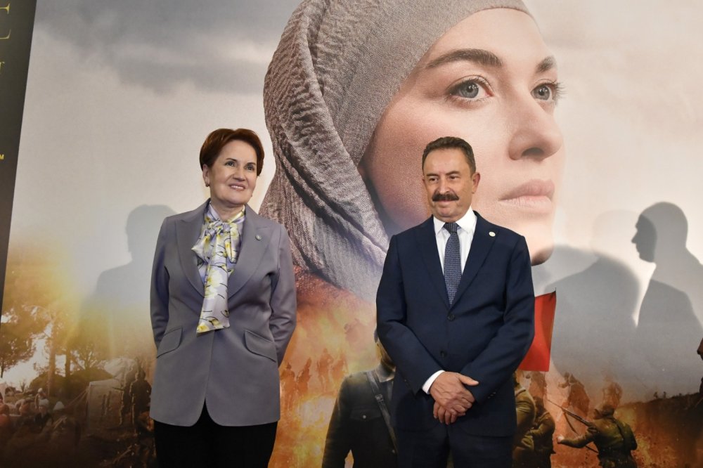 Akşener, 'Zübeyde, Analar ve Oğullar' filminin galasına katıldı