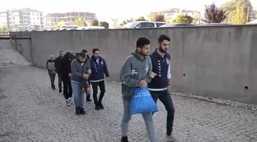 Evinde ölü bulunmuştu, cinayete kurban gittiği ortaya çıktı: 3 tutuklama