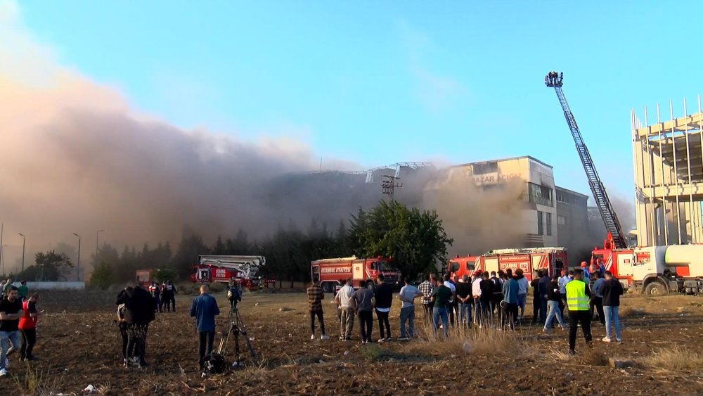 Fabrika yangını 5 saat sonra söndürüldü