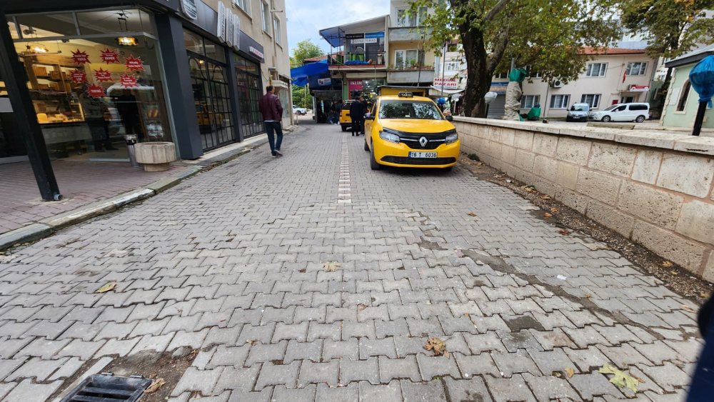 Taksiciyi bıçakla öldürdü; suç aletini beze sarıp bir iş yerine emanet bıraktı