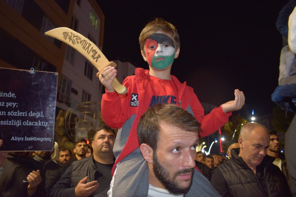 İsrail'in Gazze'ye yönelik saldırısı protesto edildi!