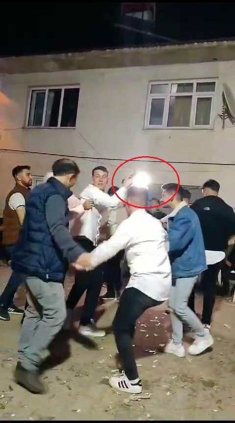 Düğün magandası uyarıları dinledi, tabancayı saklayıp oynamaya devam etti