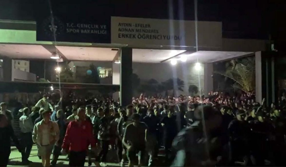 Üniversitelilerden asansörde ölen öğrenci için oturma eylemi: 'Kader değil ihmal'