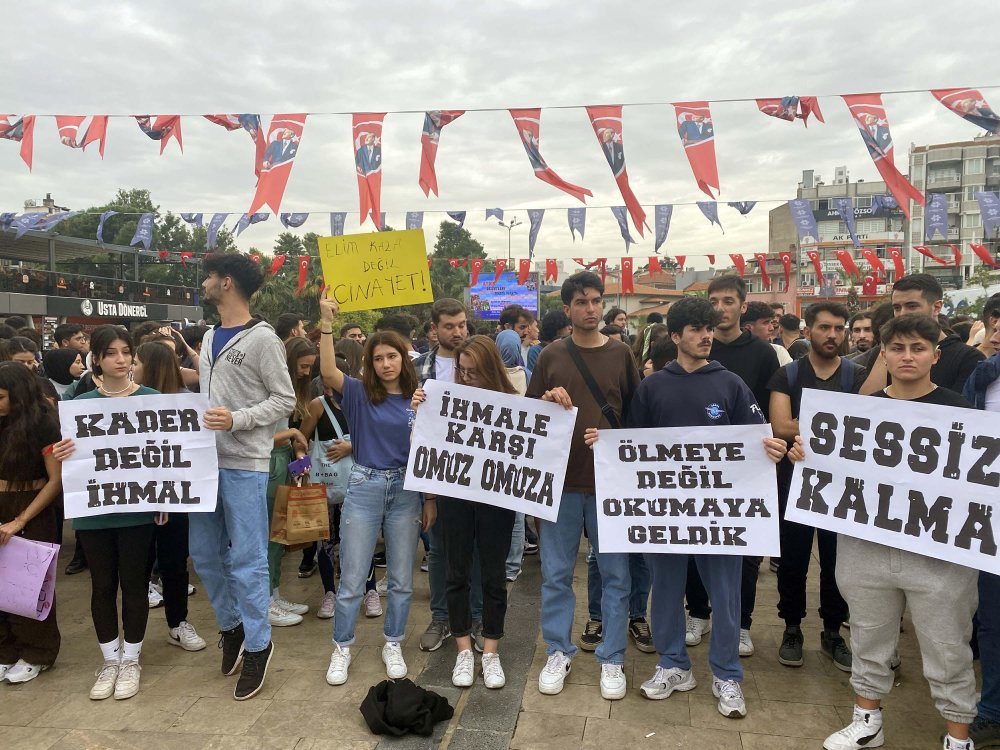 Üniversitelilerden asansörde ölen öğrenci için oturma eylemi: 'Kader değil ihmal'