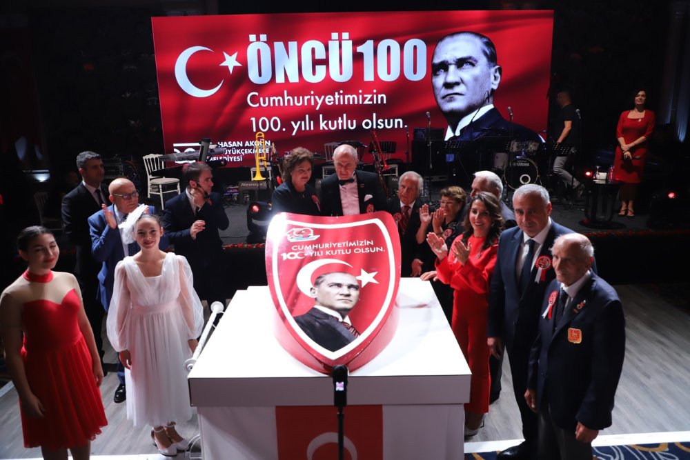 Büyükçekmece’de ‘Cumhuriyet Balosu’