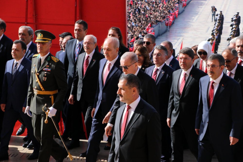 Devlet erkanı 100. yılda Ata'nın huzurunda